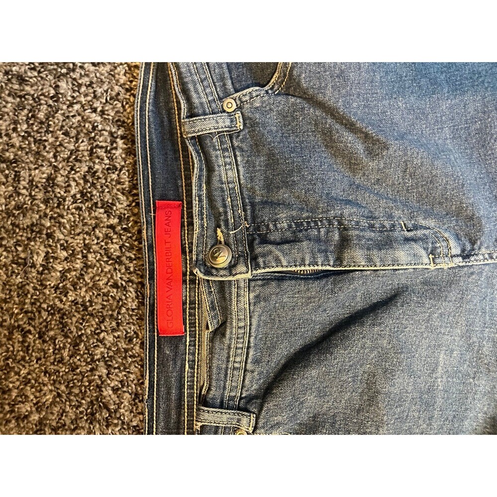Gloria Vanderbilt Women’s Capri Jeans - Picture 3 of 7